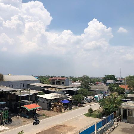 Bening Asri Guesthouse Tangerang Esterno foto