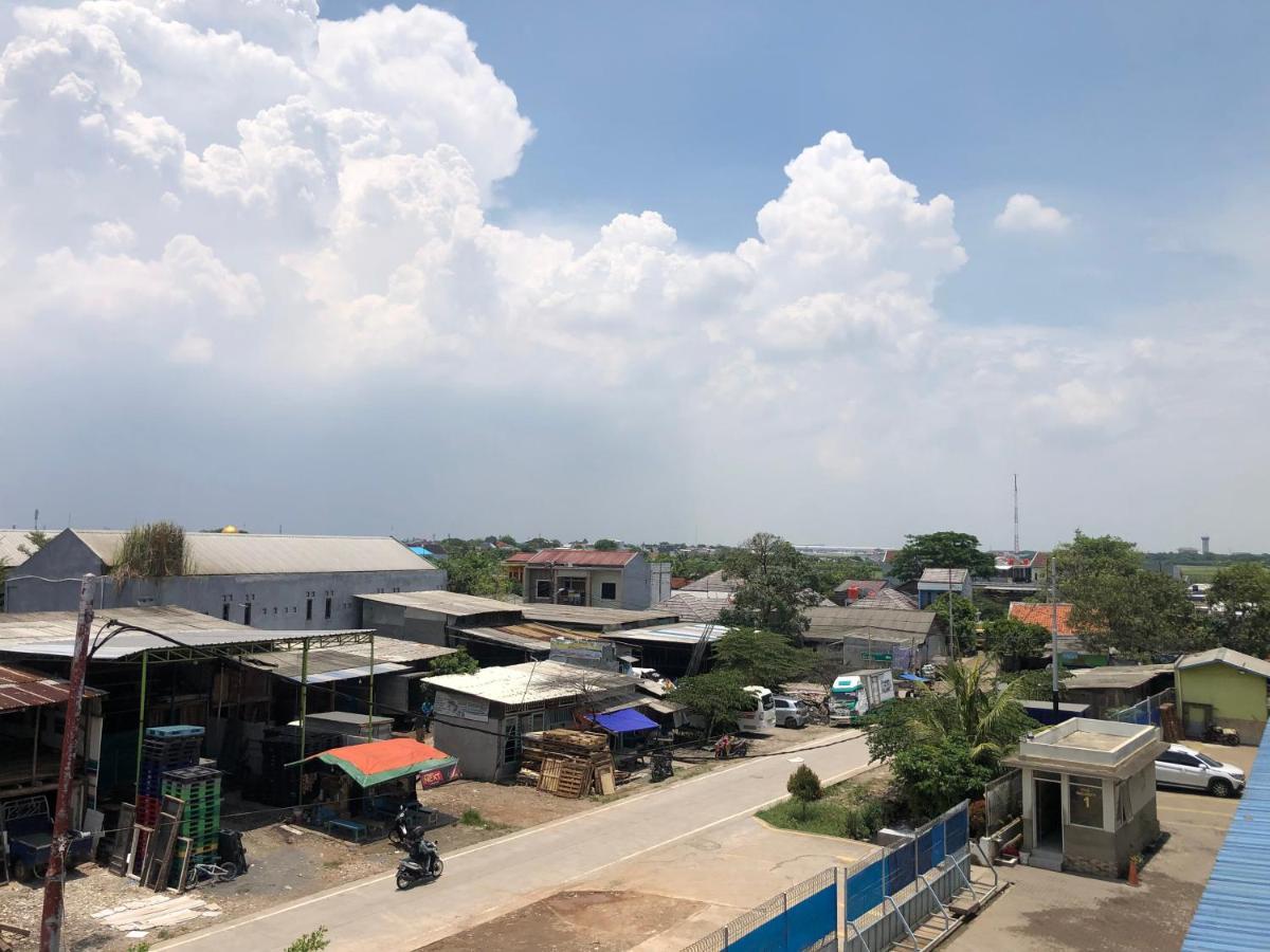 Bening Asri Guesthouse Tangerang Esterno foto