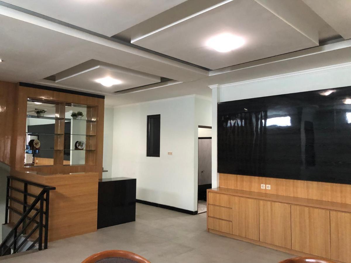 Bening Asri Guesthouse Tangerang Esterno foto