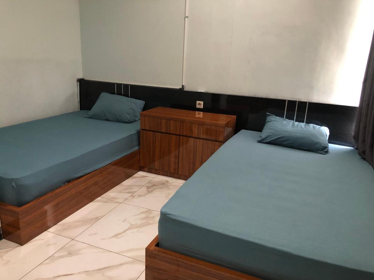 Bening Asri Guesthouse Tangerang Esterno foto
