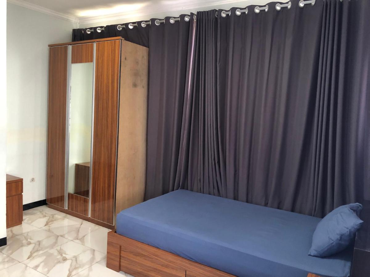 Bening Asri Guesthouse Tangerang Esterno foto