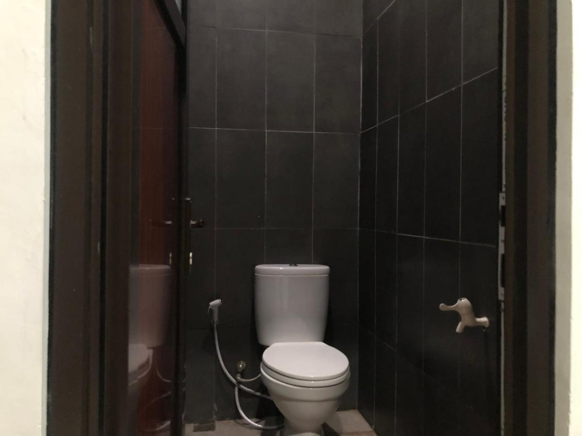 Bening Asri Guesthouse Tangerang Esterno foto
